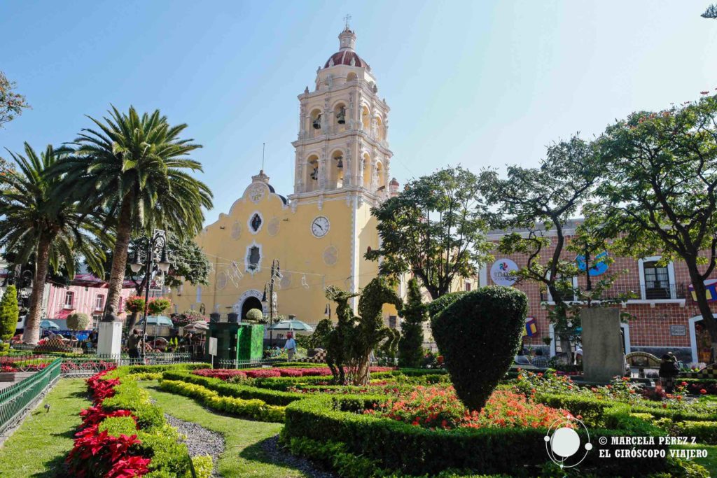 Nos oferce un agradable paseo el pintoresco zócalo de Atlixco