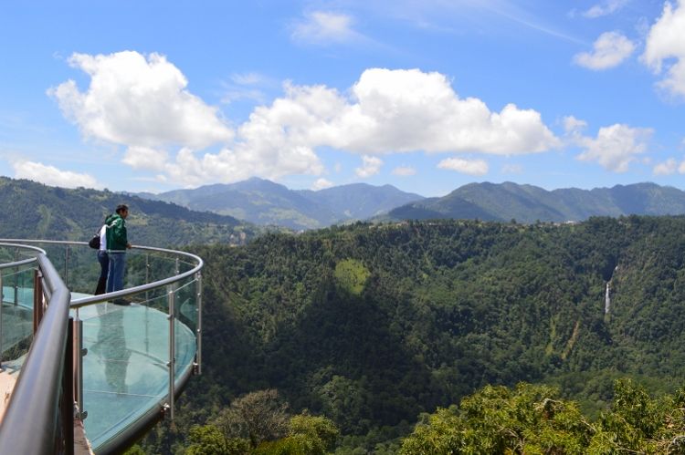 Impresionantes vistas de la serranía poblana desde el mirador de cristal